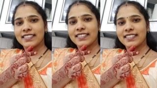 Bhabhi Showing Fingering Her Pussy