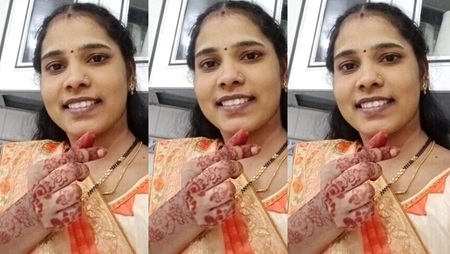 Bhabhi Showing Fingering Her Pussy