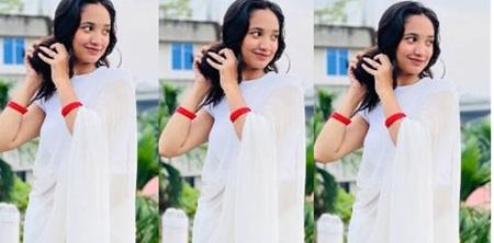 Young Bengali Girl Showing Pressing Her Boobs Fingering